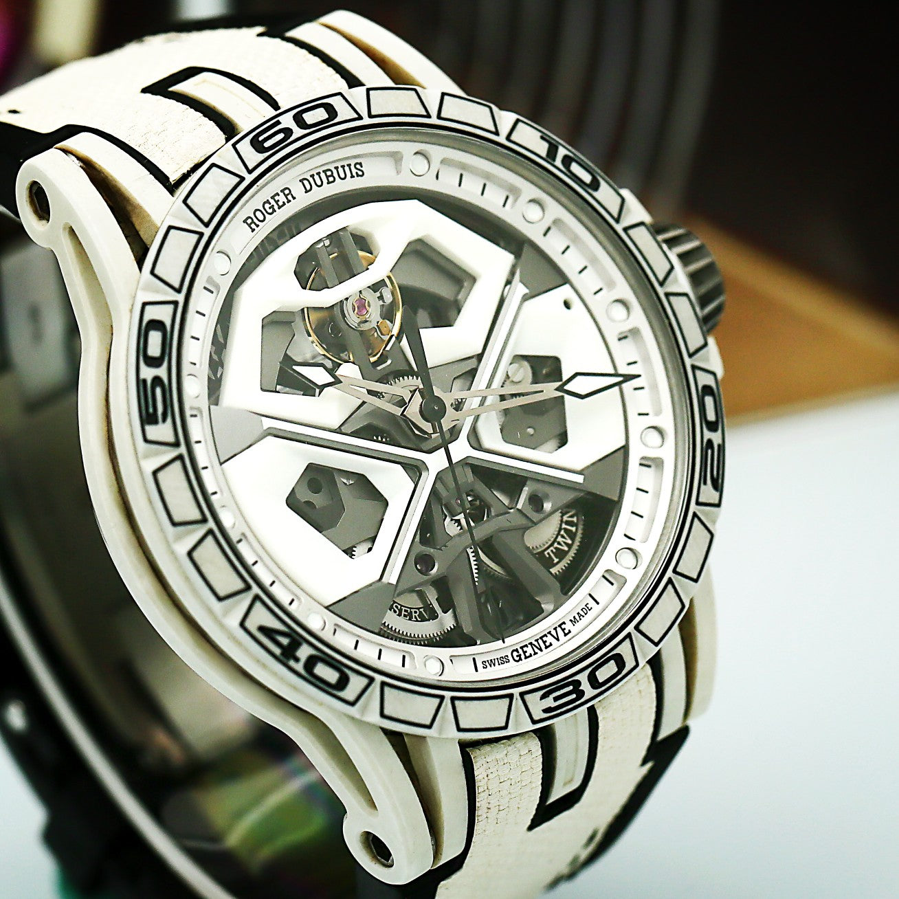 Roger Dubuis Excalibur Aventador S - Titanium Racing Edition.RDDBEX0947