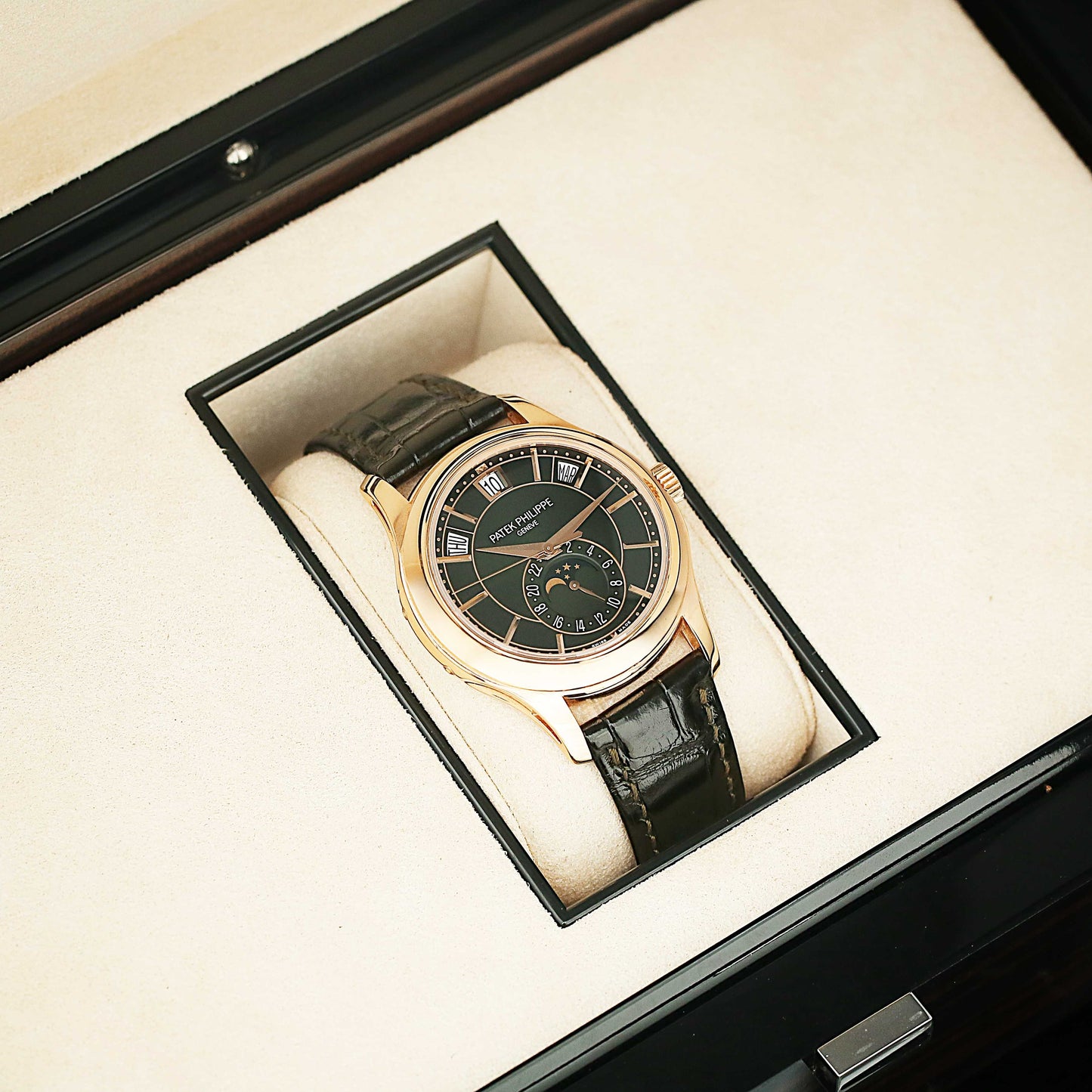 Patek Philippe Complications 5205R-011