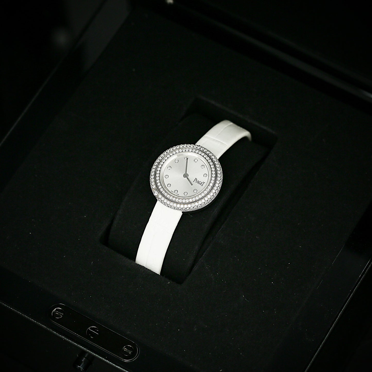 Piaget Possession - Elegant White Gold Quartz Timepiece.G0A43085