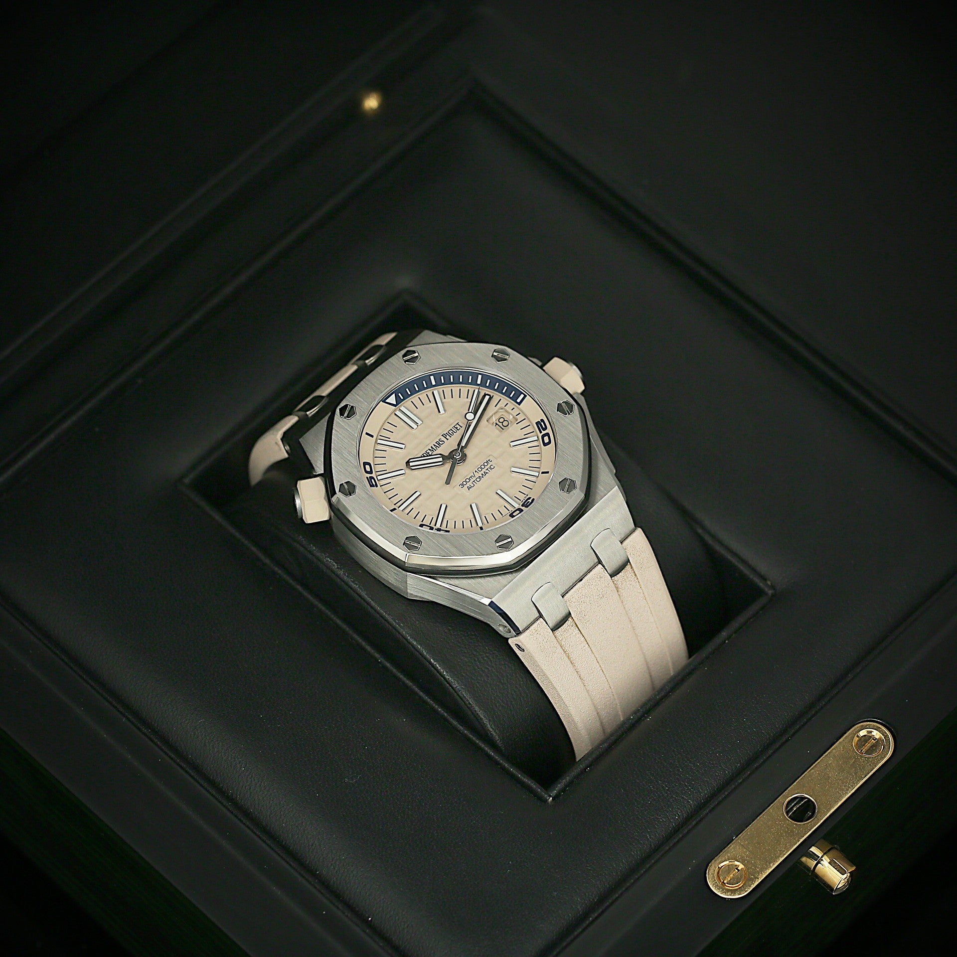 Audemars Piguet Royal Oak Offshore  15710ST(2018 FULL SET)