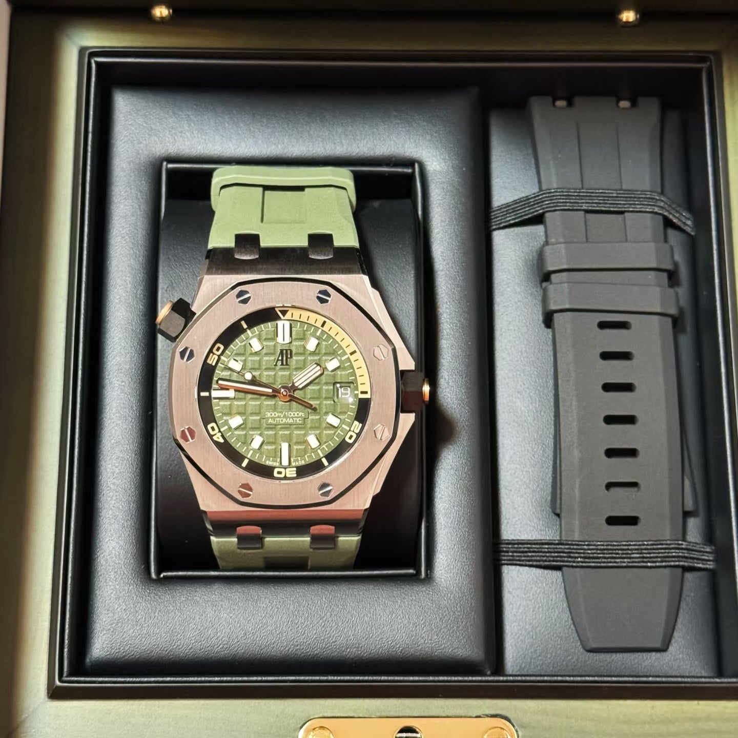 Audemars Piguet Royal Oak Offshore 15720ST.OO.A052CA.01(2021 FULL SET)