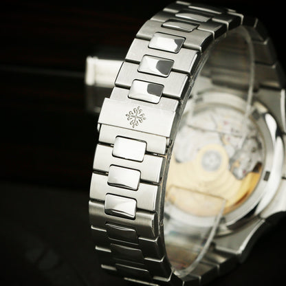 Patek Philippe Nautilus 5990/1A