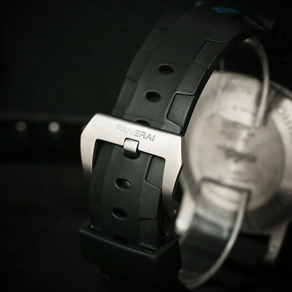 Panerai Luminor. PAM01045