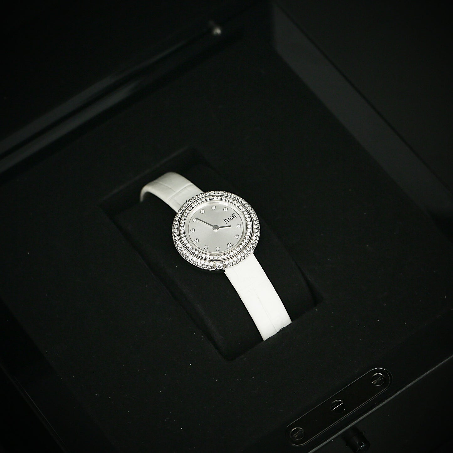 Piaget Possession - Elegant White Gold Quartz Timepiece.G0A43085